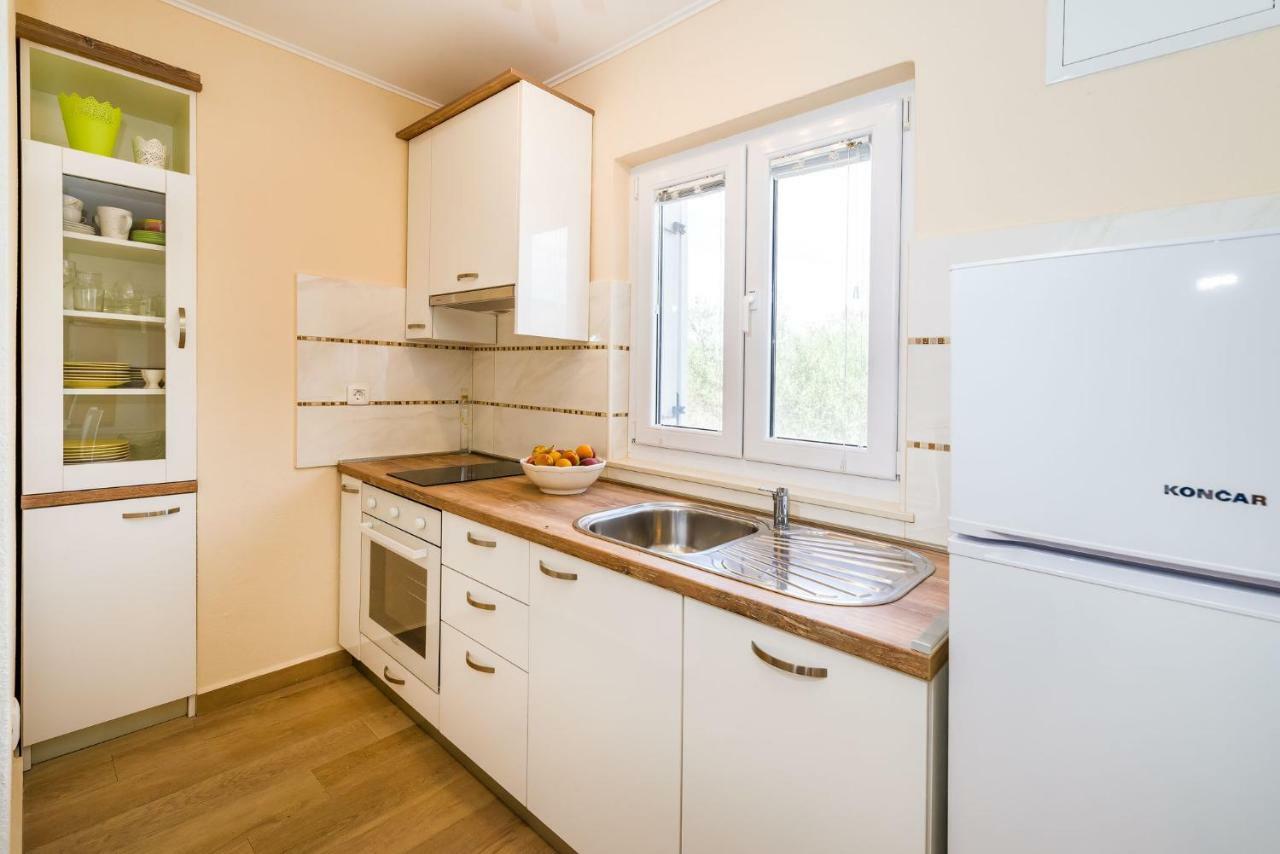 Long Island Olive Apartment Sali Exterior photo