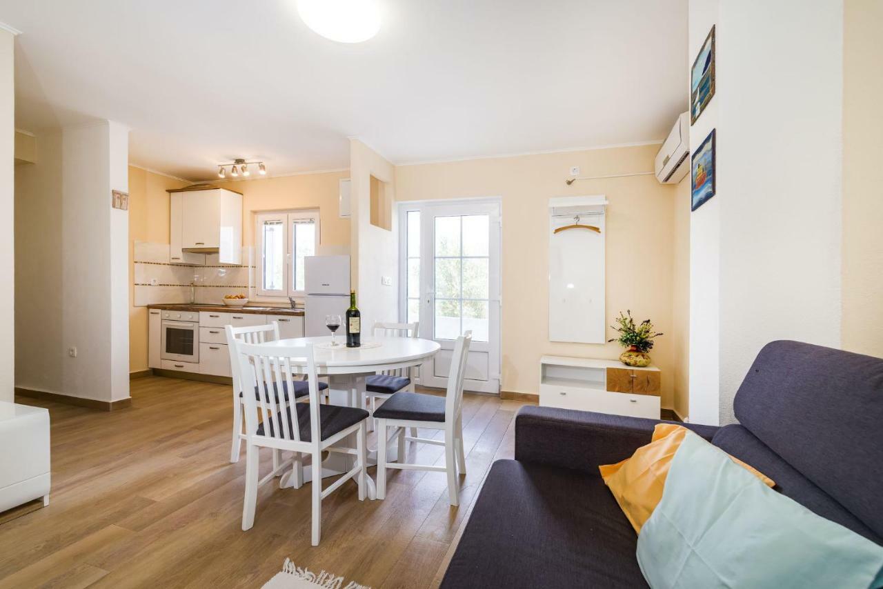 Long Island Olive Apartment Sali Exterior photo