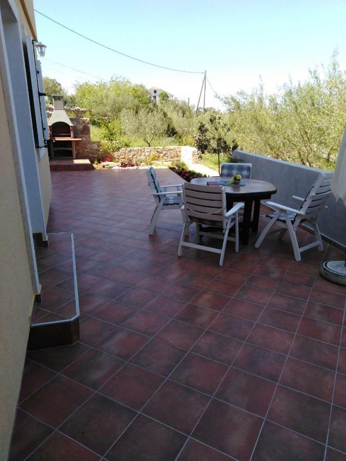 Long Island Olive Apartment Sali Exterior photo
